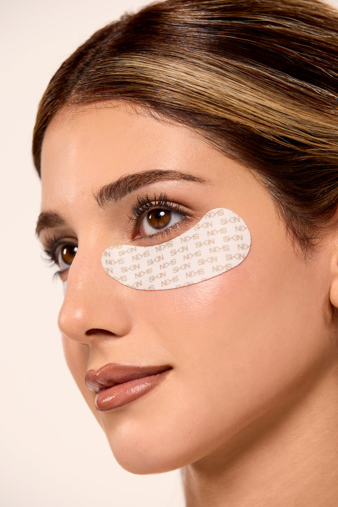 Eye-conic Brightening Hydrogel Eye Patches